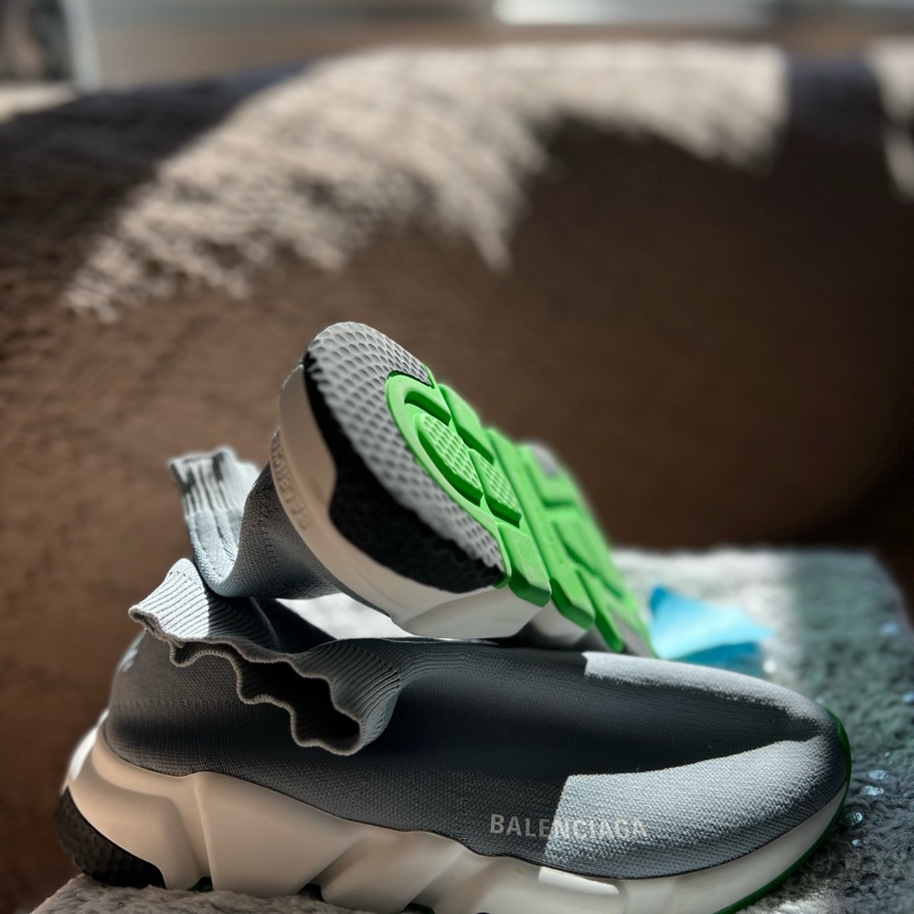 💯 % Authentic. Balenciaga sneakers. Preloved. Size 38. Light gray color. - Picture 6 of 6